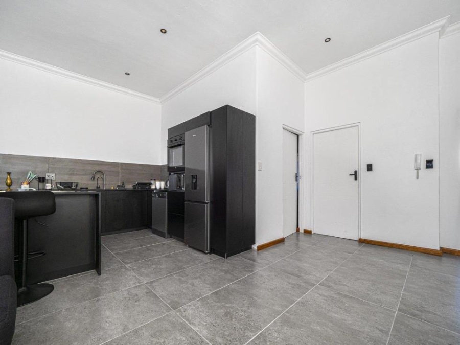 To Let 2 Bedroom Property for Rent in Wynberg Upper Western Cape